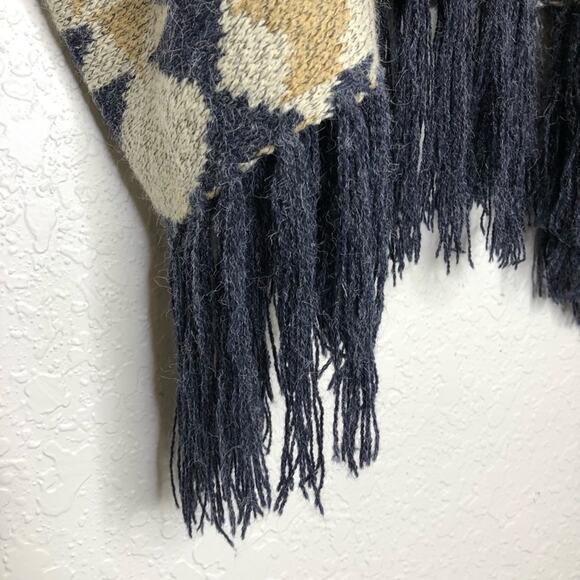 II Sisters cream gray gold Aztec southwestern fringe poncho style sweater S / M - Picture 5 of 15